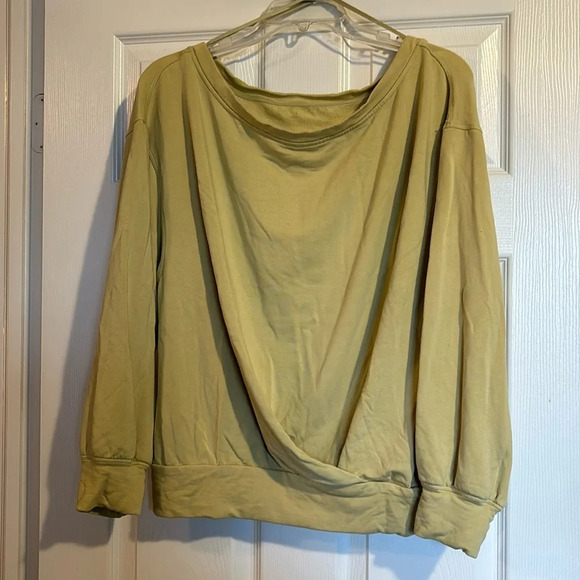Lululemon women’s yellow pleated oversized model sweater size 10 - Picture 1 of 7